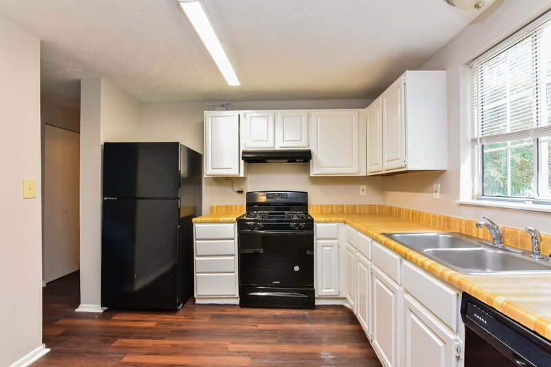 2,380/Mo, 2086 Singer Way Lithonia, GA 30058 Kitchen View