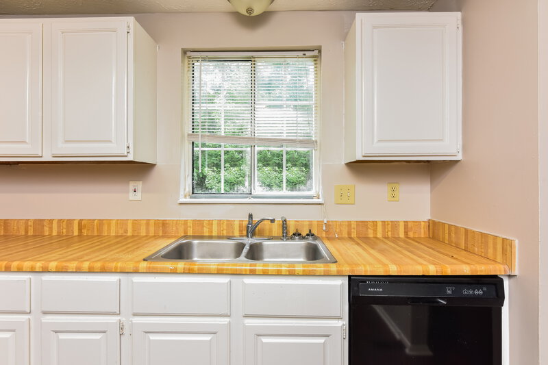 2,380/Mo, 2086 Singer Way Lithonia, GA 30058 Kitchen View 2
