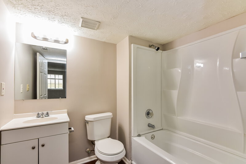 2,380/Mo, 2086 Singer Way Lithonia, GA 30058 Main Bathroom View