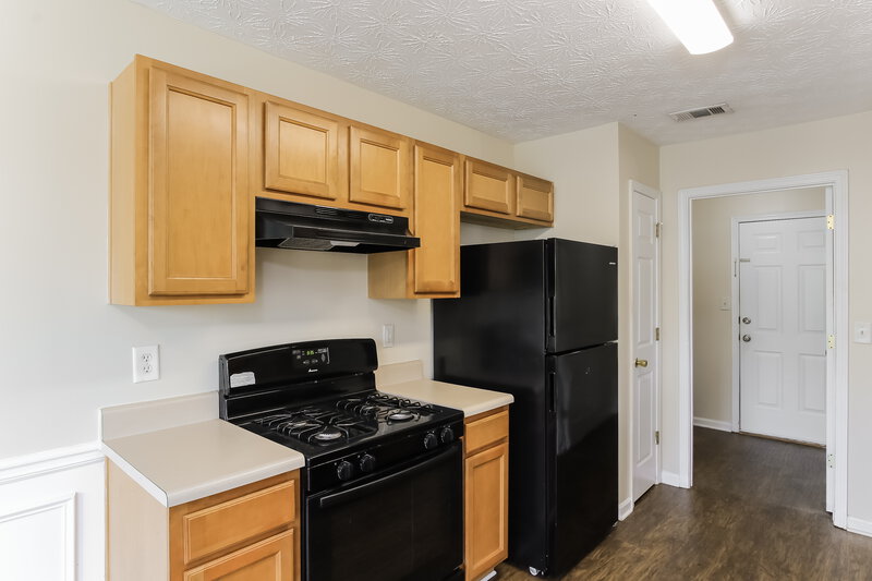 1,830/Mo, 688 Shadow Lakes Drive Lithonia, GA 30058 Kitchen View