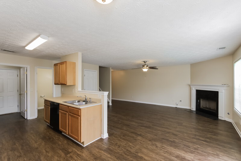 1,830/Mo, 688 Shadow Lakes Drive Lithonia, GA 30058 Kitchen View 2