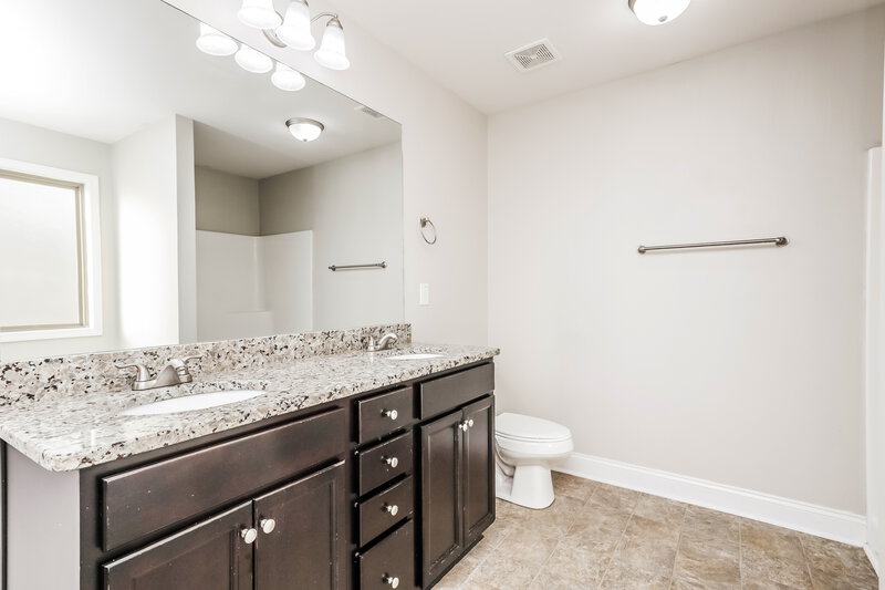 2,040/Mo, 1036 Allegiance Drive Locust Grove, GA 30248 Main Bathroom View