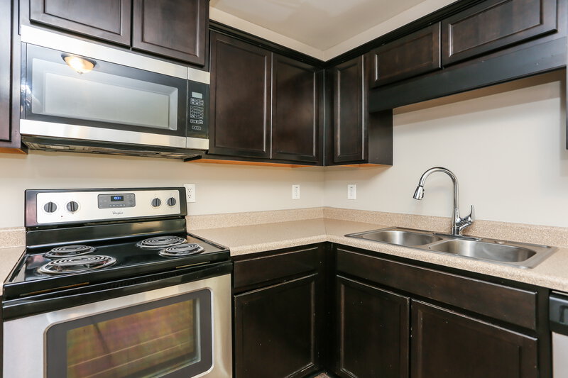 1,720/Mo, 113 Colony Park Lane Locust Grove, GA 30248 Kitchen View 2