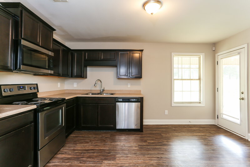 1,720/Mo, 113 Colony Park Lane Locust Grove, GA 30248 Kitchen View 3