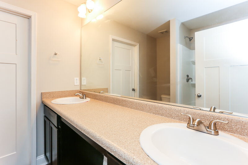 1,720/Mo, 113 Colony Park Lane Locust Grove, GA 30248 Main Bathroom View