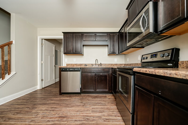 1,730/Mo, 121 Colony Park Lane Locust Grove, GA 30248 Kitchen View 2