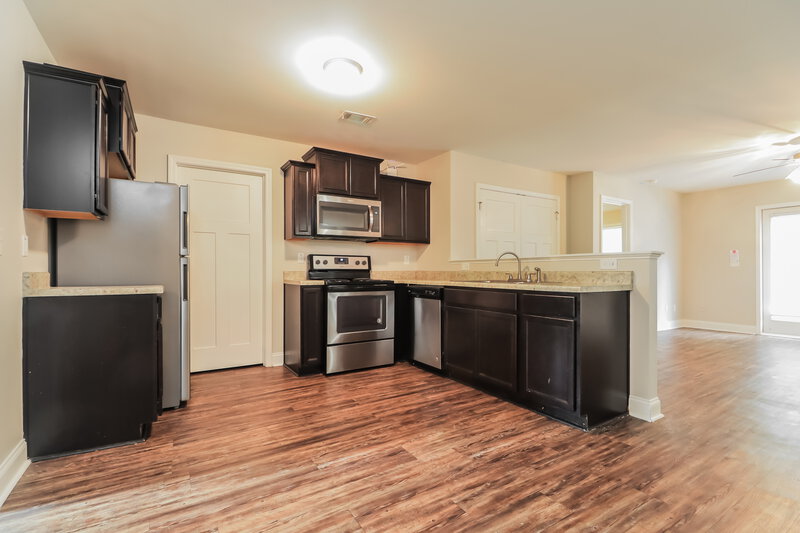 1,825/Mo, 177 Colony Park Lane Locust Grove, GA 30248 Kitchen View