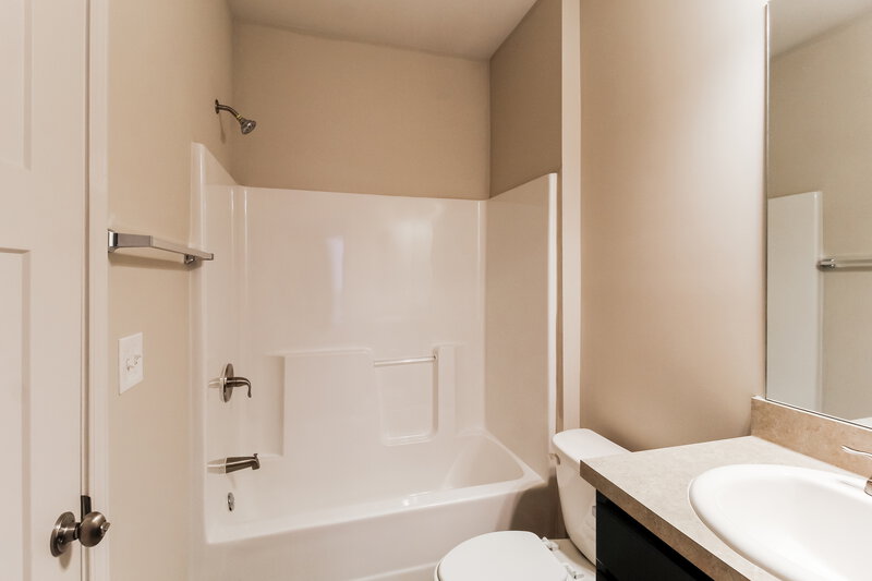1,970/Mo, 414 Pearl Street Locust Grove, GA 30248 Bathroom View