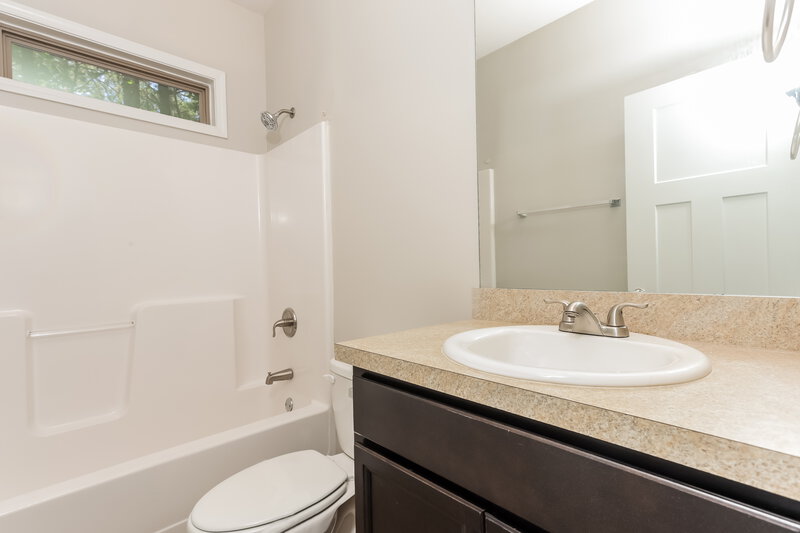 1,980/Mo, 416 Pearl Street Locust Grove, GA 30248 Bathroom View
