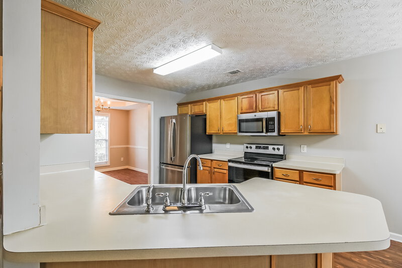1,925/Mo, 3415 Wrenwood Court Loganville, GA 30052 Kitchen View 2