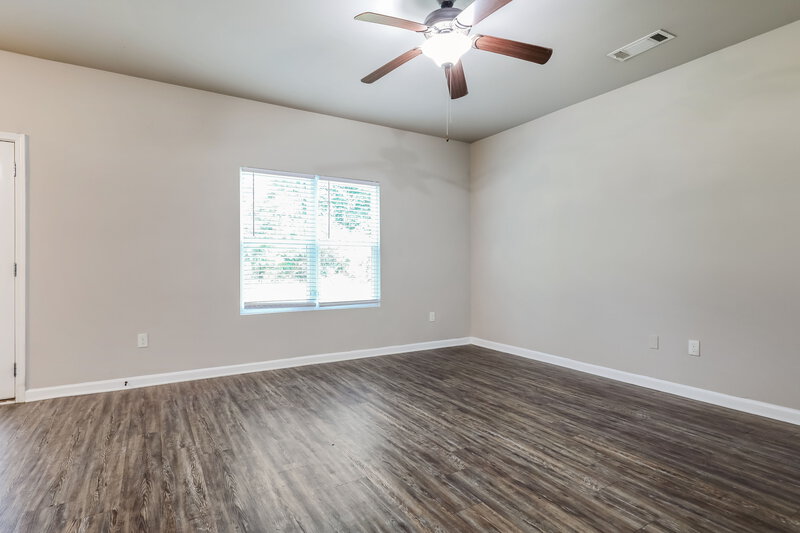 2,870/Mo, 1871 Simmons Lane Hampton, GA 30228 Living Room View