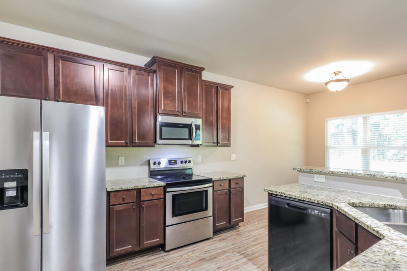 2,870/Mo, 1871 Simmons Lane Hampton, GA 30228 Kitchen View