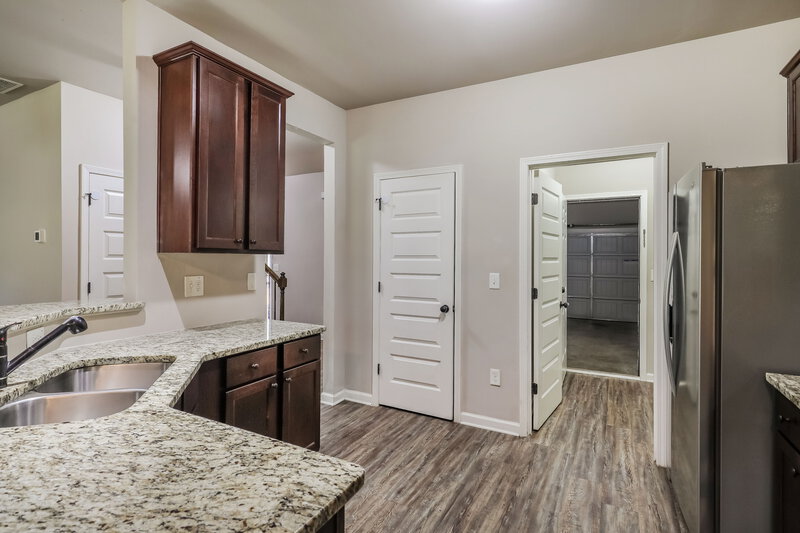 2,870/Mo, 1871 Simmons Lane Hampton, GA 30228 Kitchen View 2