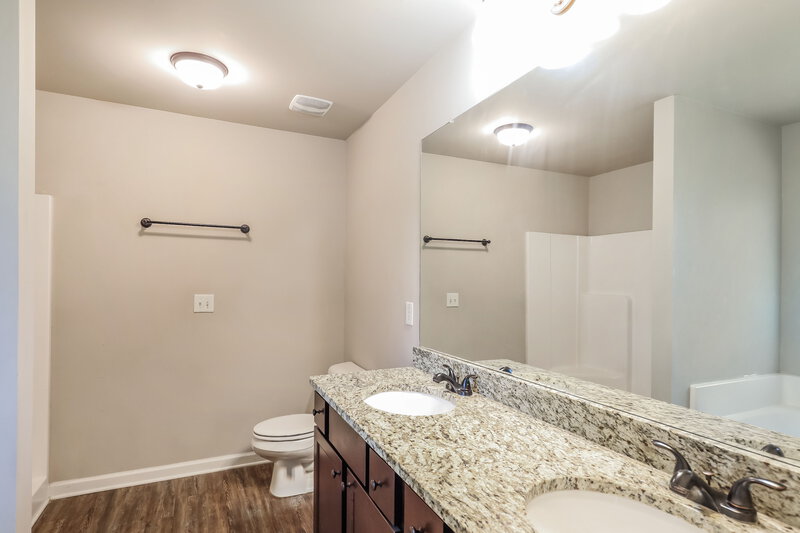 2,870/Mo, 1871 Simmons Lane Hampton, GA 30228 Main Bathroom View