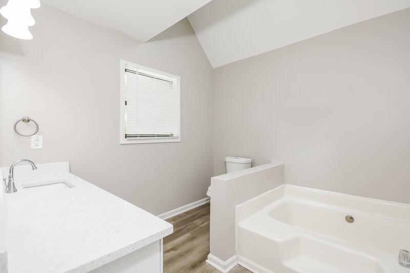 1,845/Mo, 1430 Glynn Oaks Circle Marietta, GA 30008 Main Bathroom View