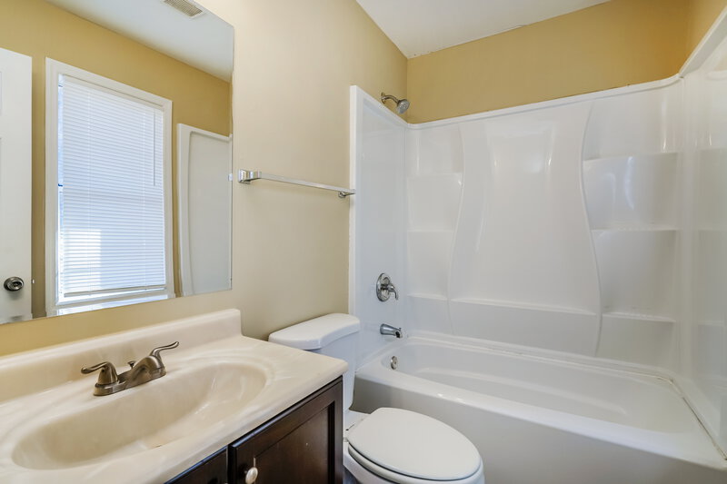 1,950/Mo, 2335 Danielle Court Marietta, GA 30062 Main Bathroom View