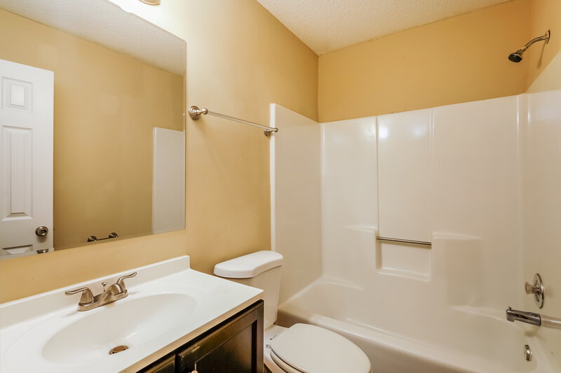 1,950/Mo, 2335 Danielle Court Marietta, GA 30062 Bathroom View
