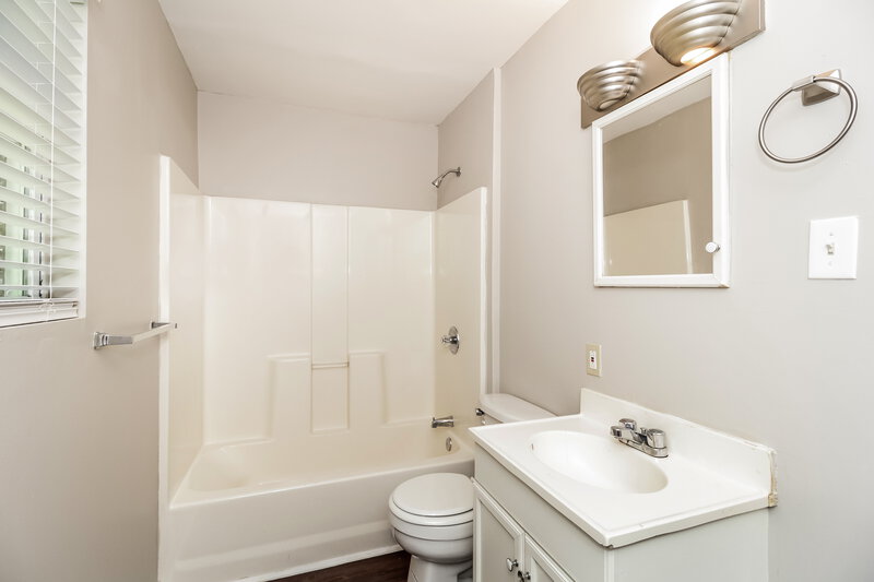 1,830/Mo, 2607 Foxwood Place Marietta, GA 30064 Bathroom View 2