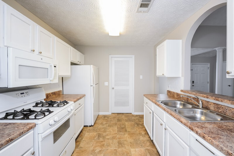 2,050/Mo, 3510 Baroney Lane SW Marietta, GA 30008 Kitchen View