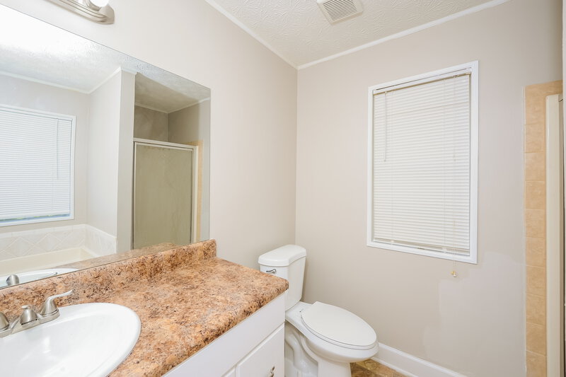 2,050/Mo, 3510 Baroney Lane SW Marietta, GA 30008 Bathroom View