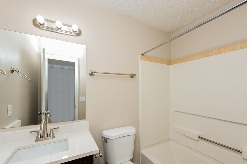 2,050/Mo, 3510 Baroney Lane SW Marietta, GA 30008 Bathroom View 2