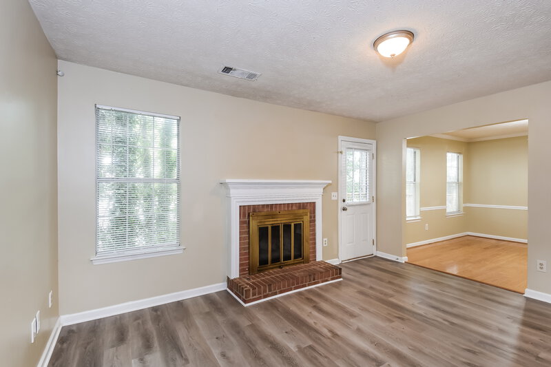 1,800/Mo, 566 Caloosa Cove SW Marietta, GA 30008 Living Room View