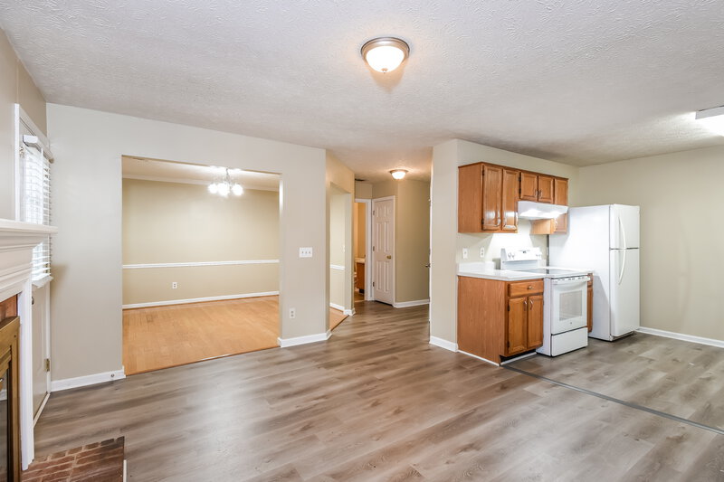 1,800/Mo, 566 Caloosa Cove SW Marietta, GA 30008 Living Room View 2