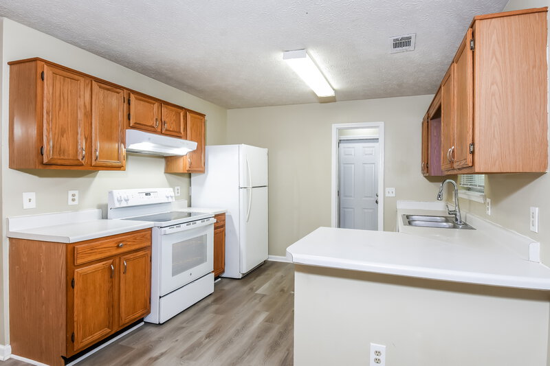 1,800/Mo, 566 Caloosa Cove SW Marietta, GA 30008 Kitchen View