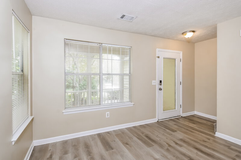 1,800/Mo, 566 Caloosa Cove SW Marietta, GA 30008 Family Room View