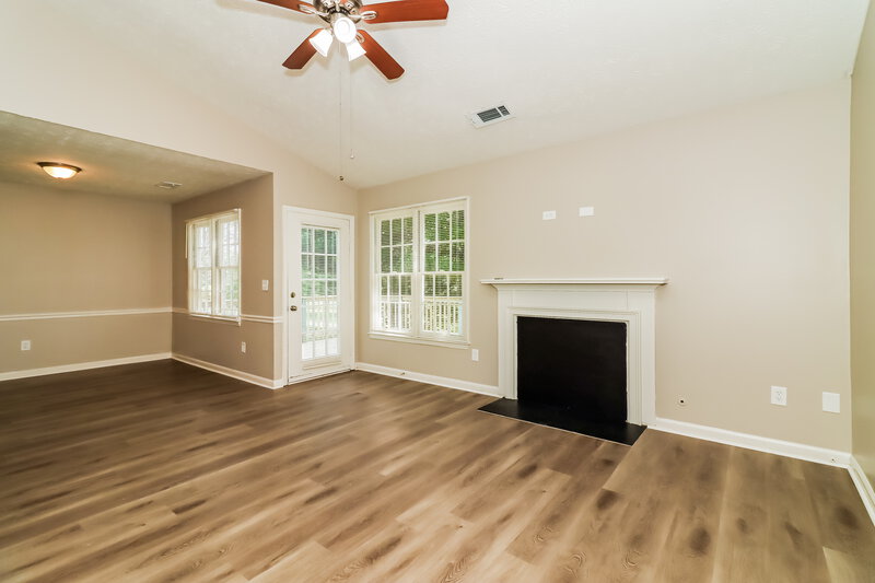 2,250/Mo, 931 Old Farm Walk Marietta, GA 30066 Living Room View