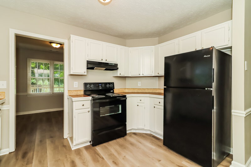 2,250/Mo, 931 Old Farm Walk Marietta, GA 30066 Kitchen View 2