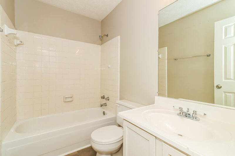 2,250/Mo, 931 Old Farm Walk Marietta, GA 30066 Bathroom View
