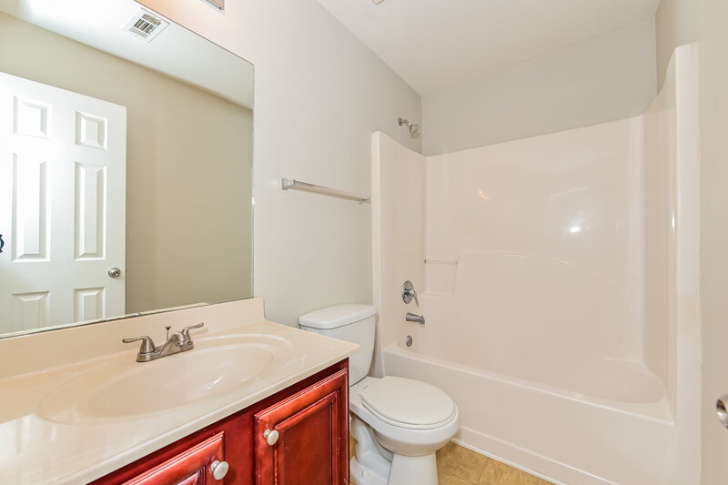 2,215/Mo, 2413 Cornell Circle McDonough, GA 30253 Bathroom View