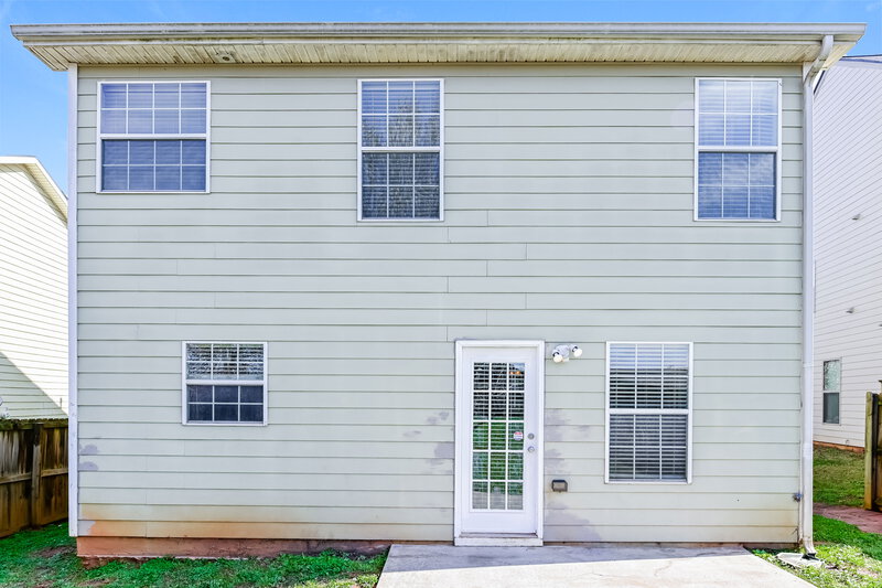 2,215/Mo, 2413 Cornell Circle McDonough, GA 30253 Rear View