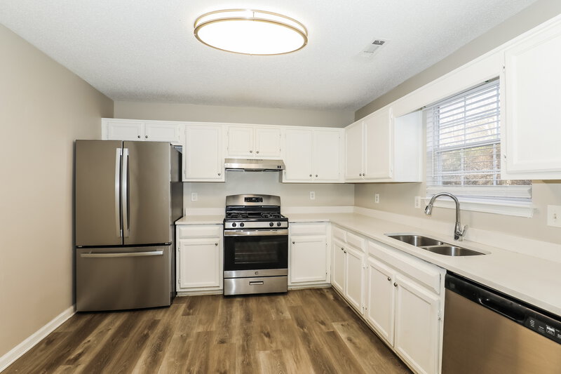 1,750/Mo, 330 Brookside Drive McDonough, GA 30253 Kitchen View