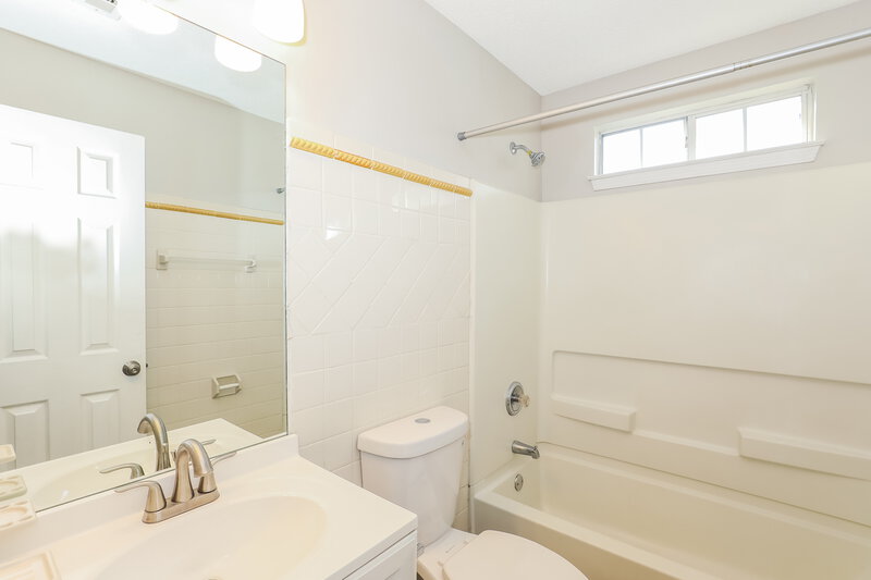 1,750/Mo, 330 Brookside Drive McDonough, GA 30253 Bathroom View