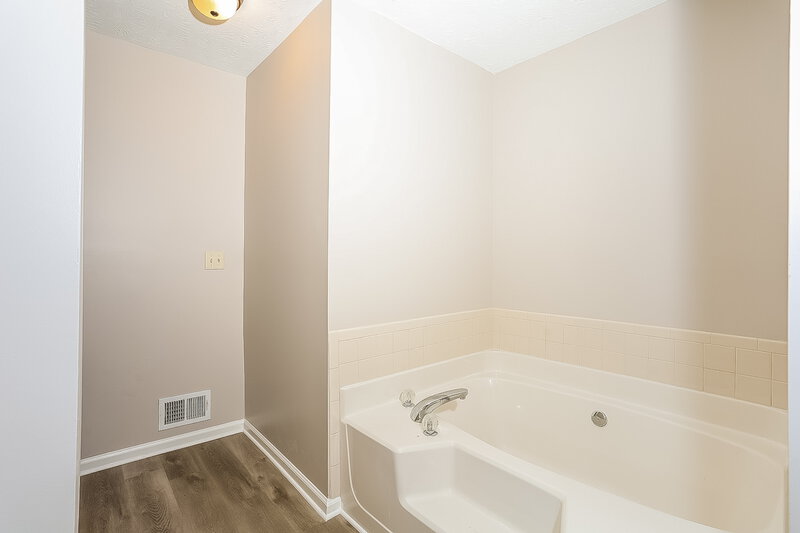 1,710/Mo, 480 Willow Lane McDonough, GA 30253 Main Bathroom View 2