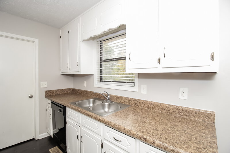 1,735/Mo, 3246 Palomino Drive Powder Springs, GA 30127 Bathroom View 3