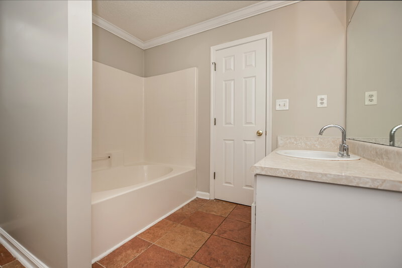 2,660/Mo, 7039 Biscayne Boulevard Rex, GA 30273 Main Bathroom View