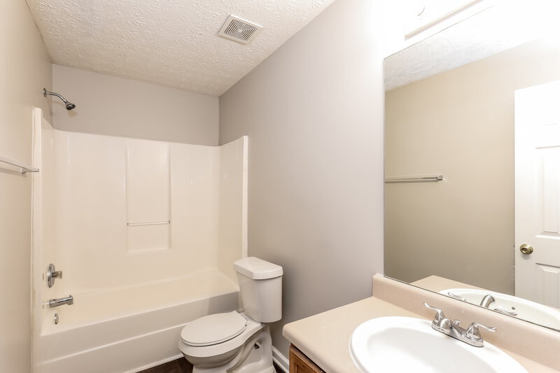 1,895/Mo, 102 Inverness Trace Riverdale, GA 30274 Bathroom View 2