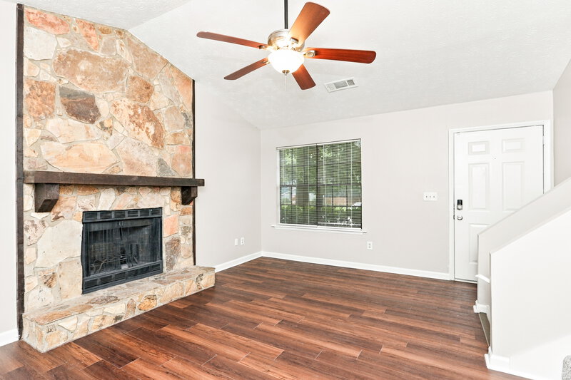 1,640/Mo, 2031 Wendover Drive Snellville, GA 30078 Living Room View 2