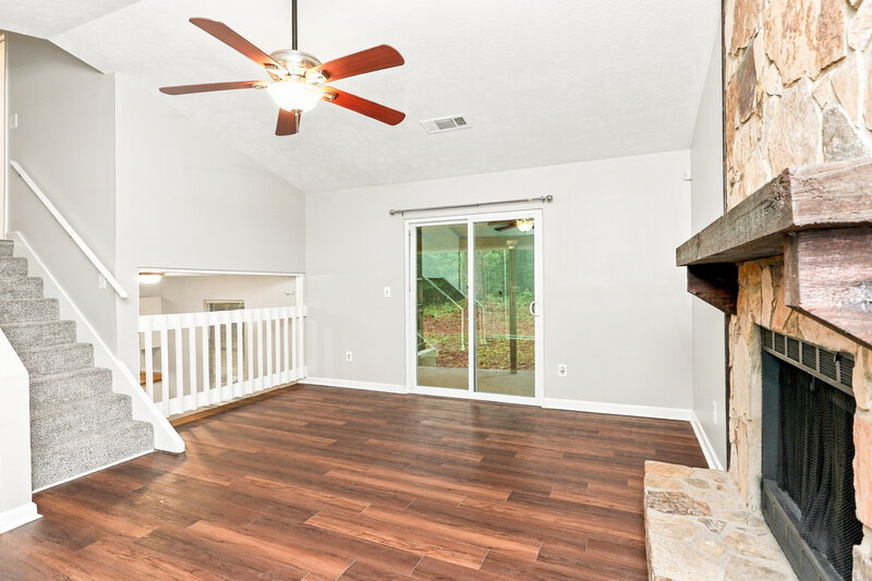 1,640/Mo, 2031 Wendover Drive Snellville, GA 30078 Living Room View 3