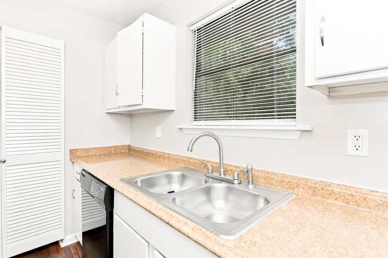 1,640/Mo, 2031 Wendover Drive Snellville, GA 30078 Kitchen View 2
