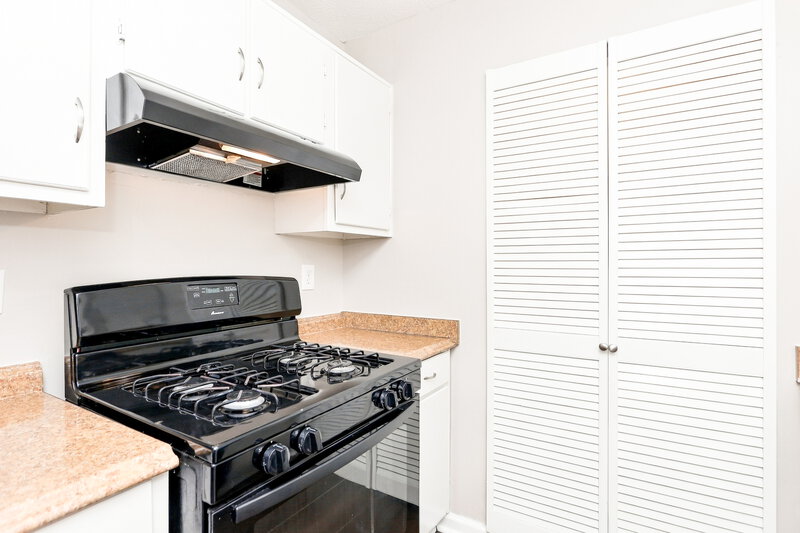 1,640/Mo, 2031 Wendover Drive Snellville, GA 30078 Kitchen View 3