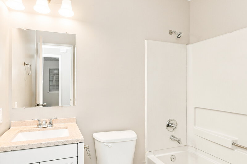 1,640/Mo, 2031 Wendover Drive Snellville, GA 30078 Bathroom View