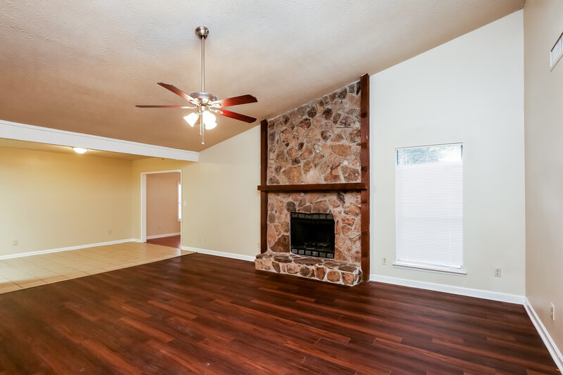 1,985/Mo, 2655 Trotters Walk Trail Snellville, GA 30078 Living Room View 3