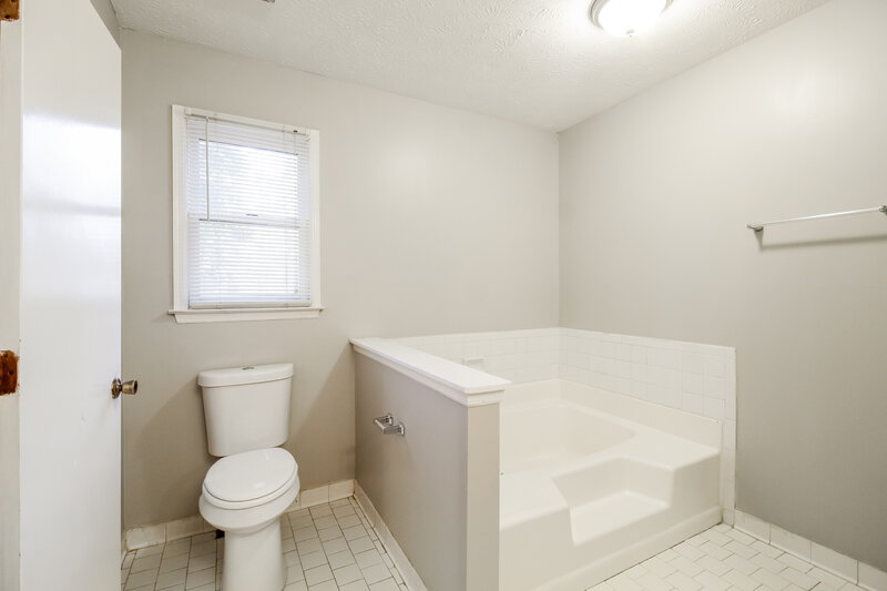 1,865/Mo, 2761 Shiloh Way Snellville, GA 30039 Main Bathroom View