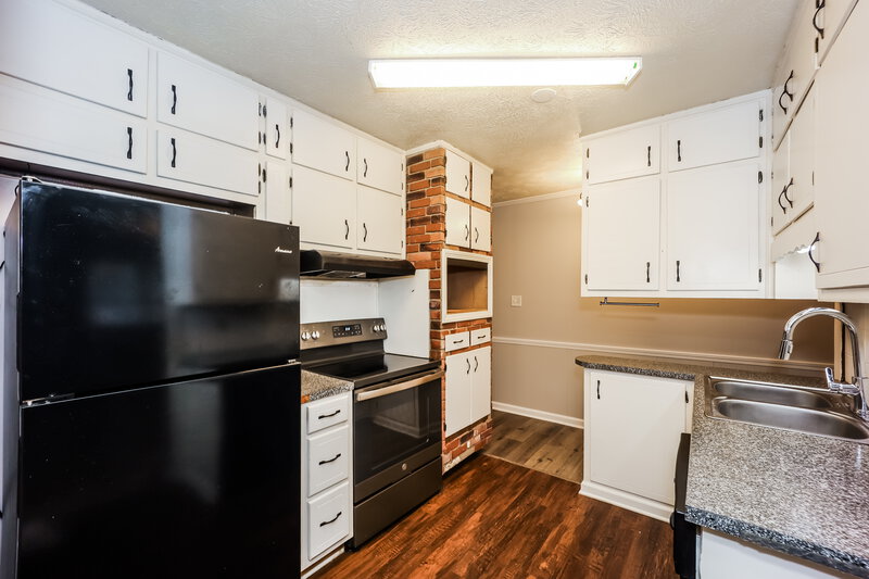 1,660/Mo, 2808 Adella Court Snellville, GA 30078 Kitchen View