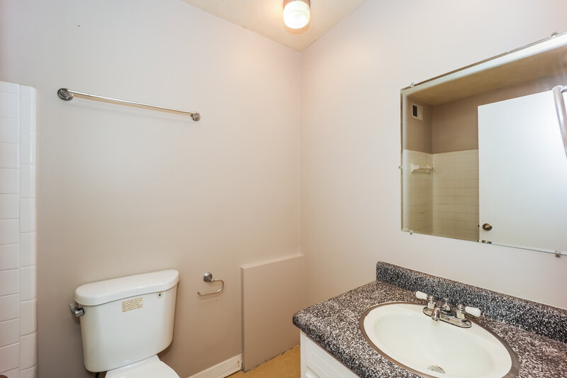 1,660/Mo, 2808 Adella Court Snellville, GA 30078 Bathroom View