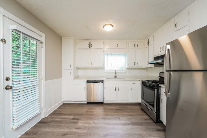 2,800/Mo, 3773 Ferncliff Road Snellville, GA 30039 Kitchen View